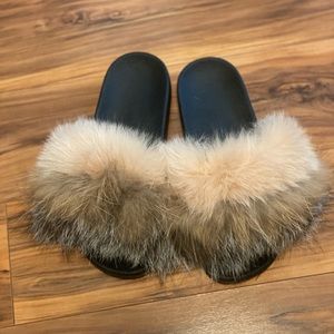 Fur Slides size 10